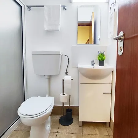 Gateone Al Airport View House * Machico (Madeira)