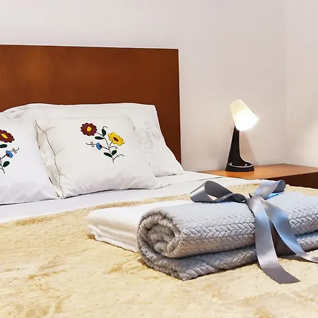 Gateone Al Airport View House *