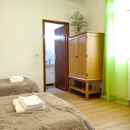 Gateone Al Airport View House *