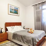 Gateone Al Airport View House Machico (Madeira)
