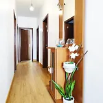 Gateone Al Airport View House *