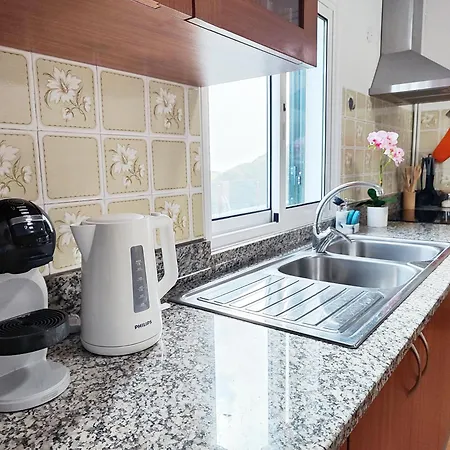 Vakantiehuis Gateone Al Airport View House Machico (Madeira)