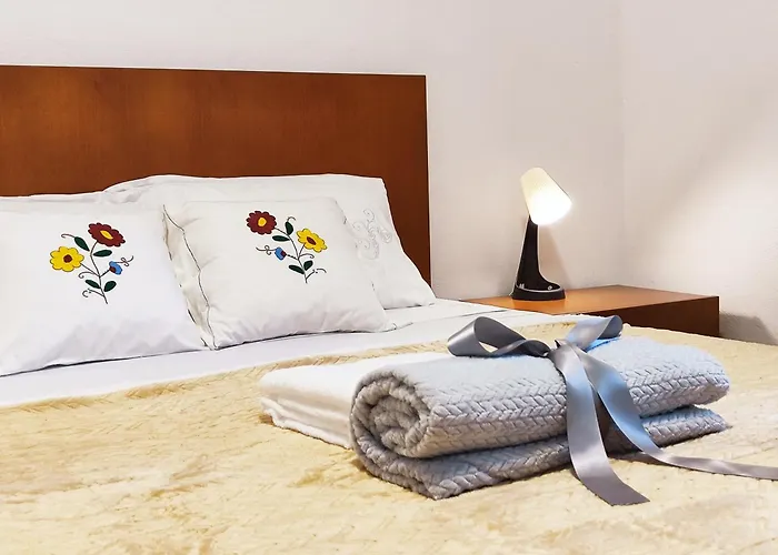 Gateone Al Airport View House *