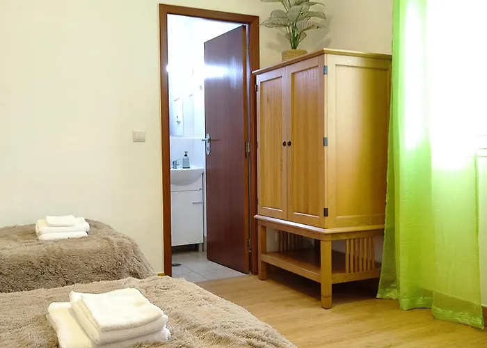 Gateone Al Airport View House *